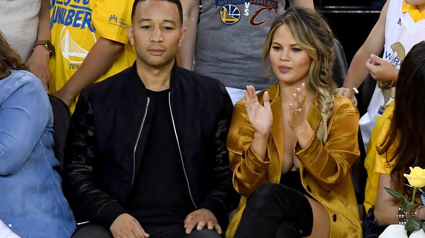 John Legend und Chrissy Teigen im Stadion