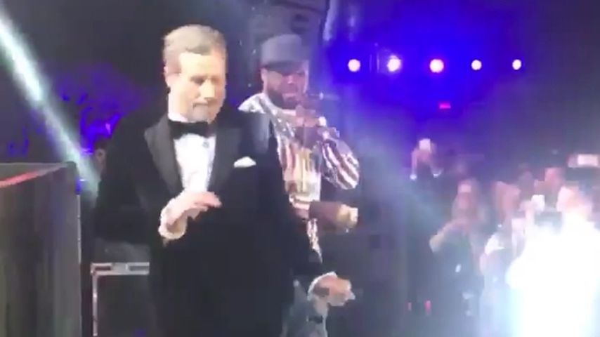 Witziger Viral-Clip: John Travolta groovt mit 50 Cent!