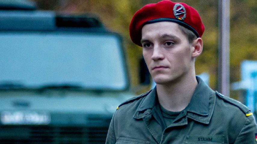 Jonas Nay in Uniform
