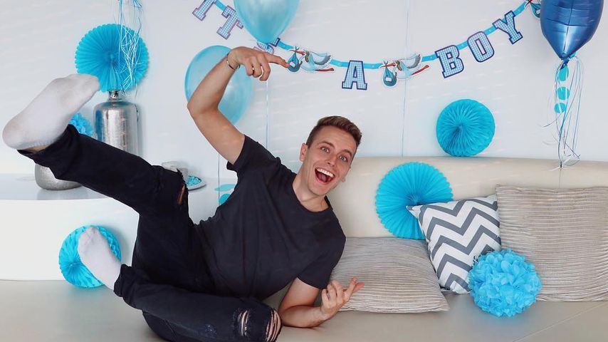 Frechdachs! Bibi Claßens Baby rupft Papa Julian Haare aus