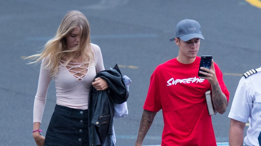 Justin Bieber mit Bronte Blampied auf dem Weg zum V Festival