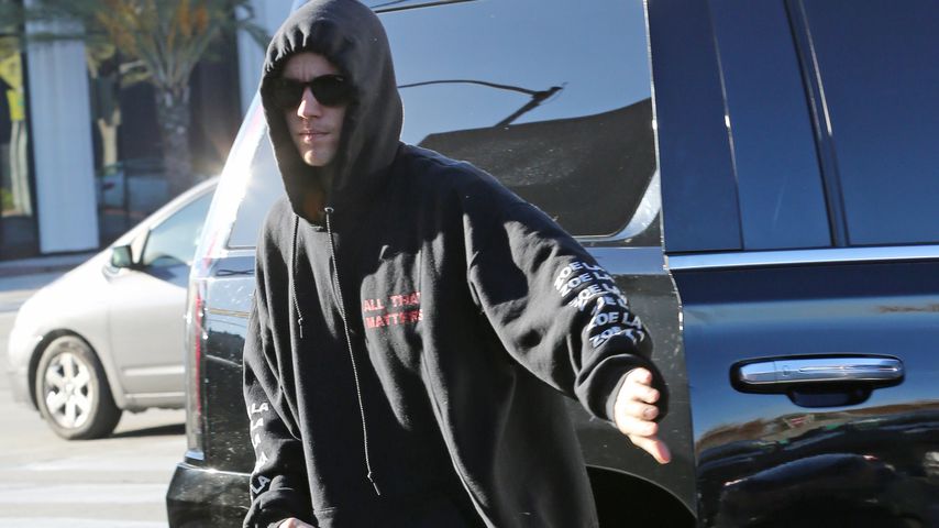 Heftig: Justin Bieber schlägt Hailey Autotür ins Gesicht!
