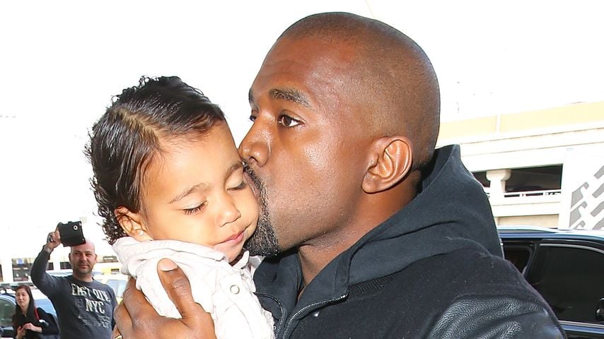 Rapper Kanye West mit Tochter North West 2015 in Los Angeles