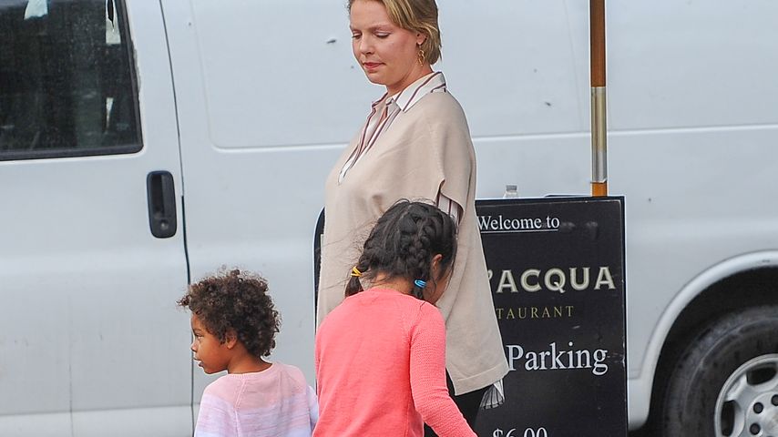 Schauspielerin Katherine Heigl mit ihren Töchtern Naleigh und Adalaide