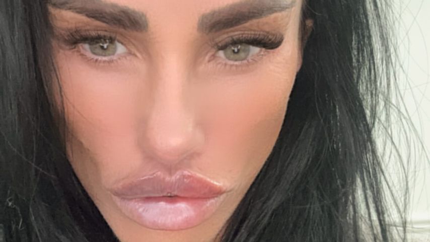 Katie Price Zeigt Stolz Neues Facelift Und Brust OP Ergebnis Katie Price Zeigt Stolz Neues Facelift Und Brust OP Ergebnis