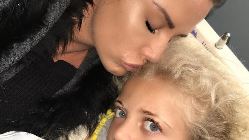 Katie Price mit Tochter Princess im Krankenhaus