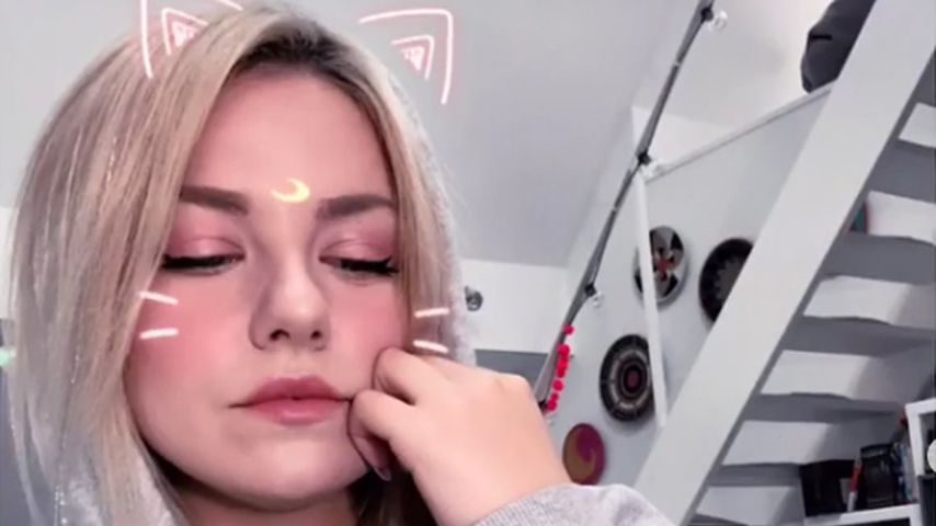 Protz-YouTuber? Kelly MissesVlog regt mit Pulli Debatte an