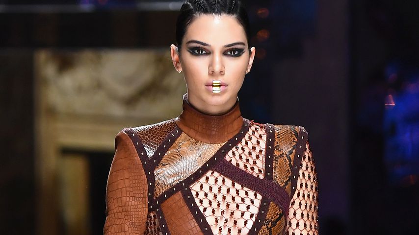 Kendall Jenner in der Balmain Show auf der Paris Fashion Week im März 2017