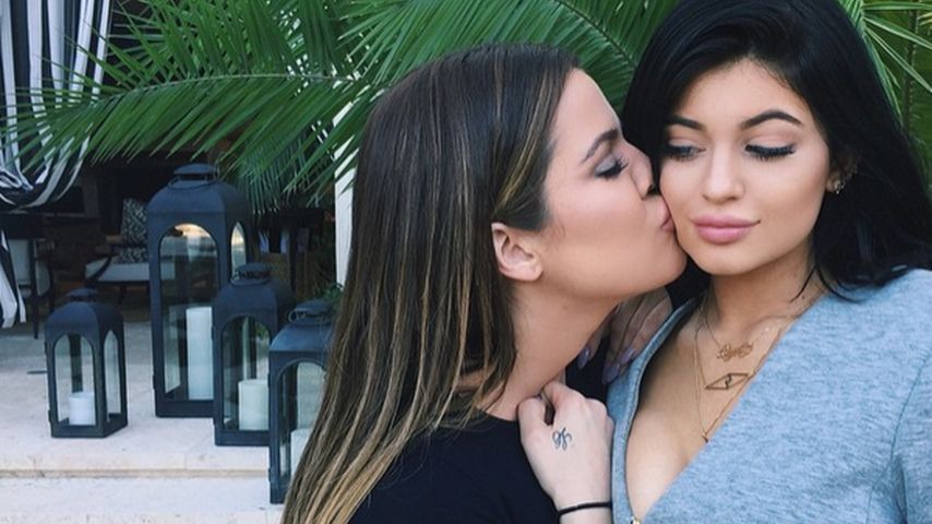 Khloe Kardashian und Kylie Jenner