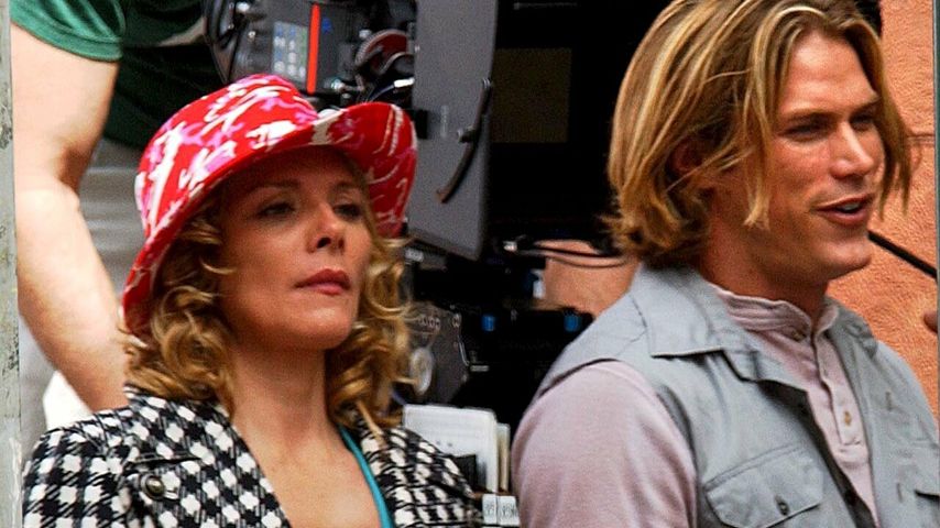 Kim Cattrall und Jason Lewis 2001 am Set von "Sex and the City"