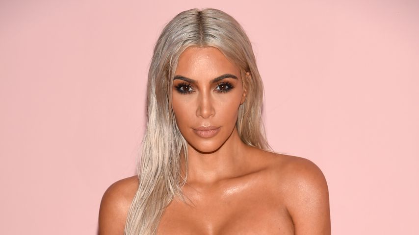 Platinblond & Latex-Po: Bald-Mama Kim K. dreht wieder auf!