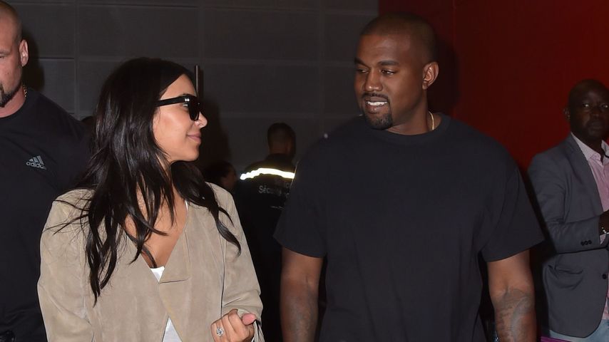 Kim Kardashian und Kanye West am Flughafen in Paris
