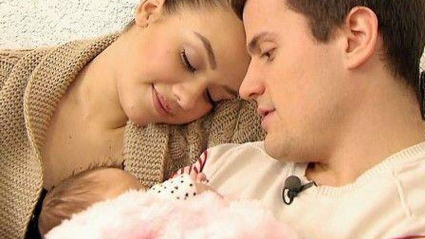 Kim Debkowski und Rocco Stark mit ihrer Tochter Amelia