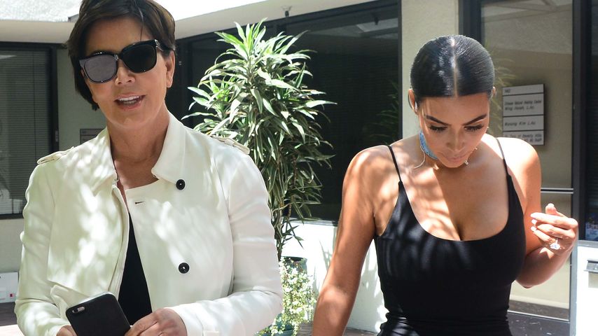 Kris Jenner und ihre Tochter Kim Kardashian in Beverly Hills