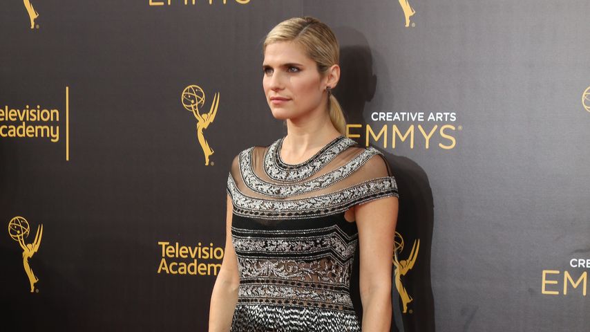 Lake Bell in einem Kleid von Naeem Khan