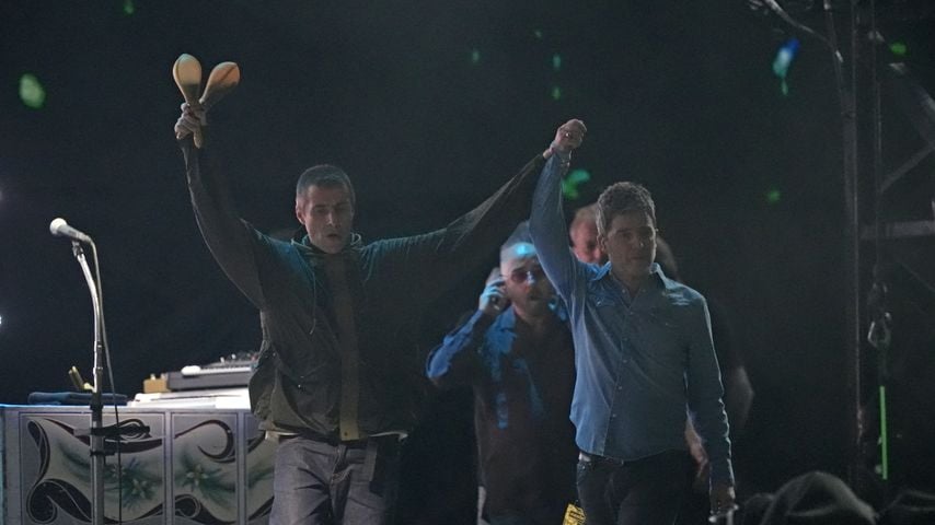 Liam Gallagher und Noel Gallagher im Juli 2025 in Cardiff