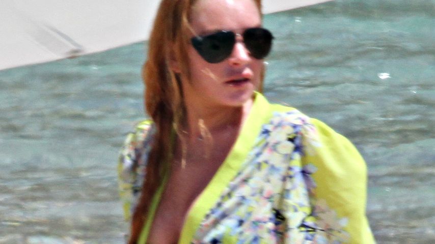Lindsay Lohan am Strand von Sardinien
