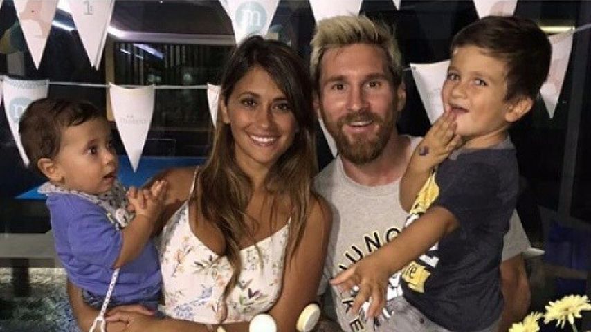 Antonella Roccuzzo, Lionel Messi und ihre Söhne Mateo und Thiago