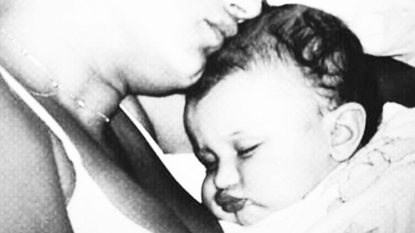 Mama Yolanda und Bella Hadid als Baby