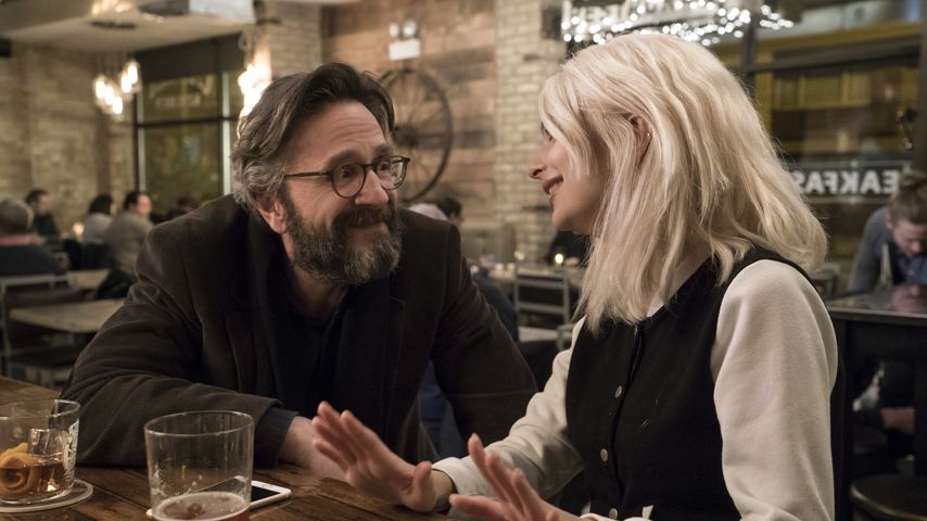 Marc Maron und Emily Ratajkowski bandeln in "Easy" an