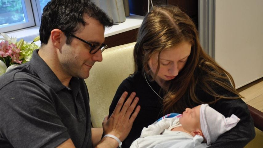 Marc Mezvinsky und Chelsea Clinton mit ihrem Sohn Aidan