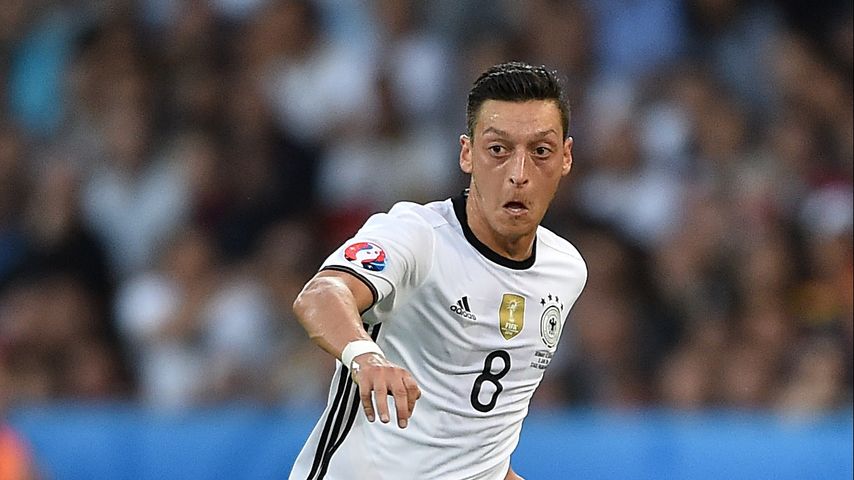 Mesut Özil, Fußballer