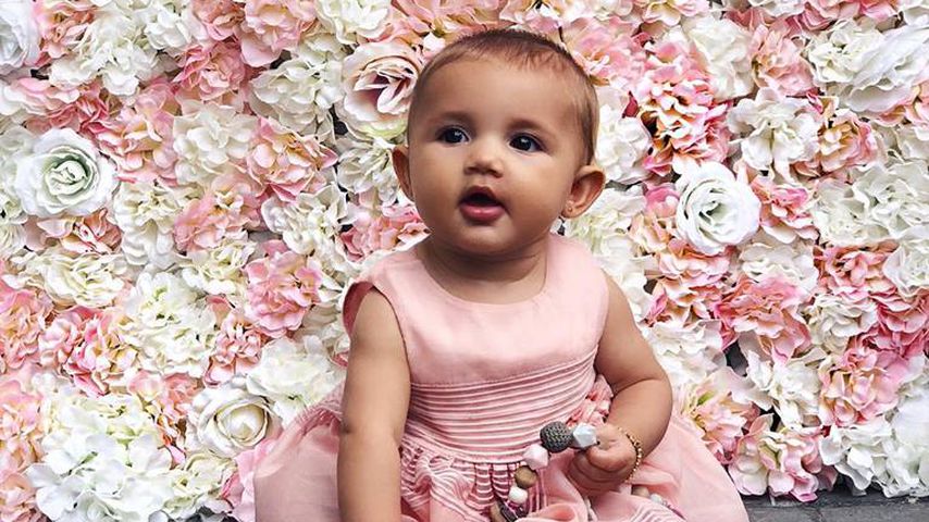 Neuer Meilenstein: Mia Rose Harrison macht erste Gehversuche