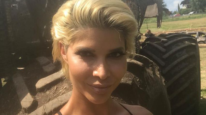 Micaela Schäfer beim Tuning Treffen in Südtirol