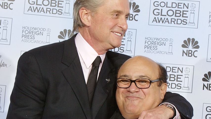 Michael Douglas und Danny DeVito bei den Golden Globes 2004