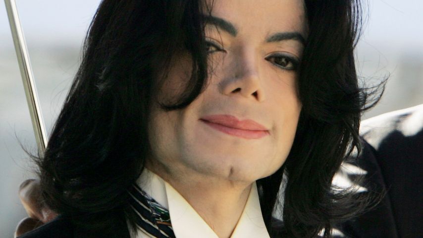 Michael Jackson auf dem Weg zum Gericht im Jahr 2005