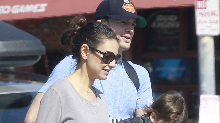 Mila Kunis, Ashton und Wyatt Isabelle Kutcher unterwegs in Los Angeles
