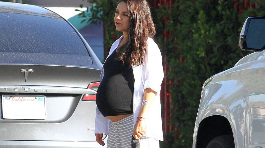 Mila Kunis hochschwanger in Los Angeles
