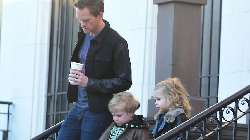 Neil Patrick Harris, Harper Grace Burtka-Harris und Gideon Scott Burtka-Harris