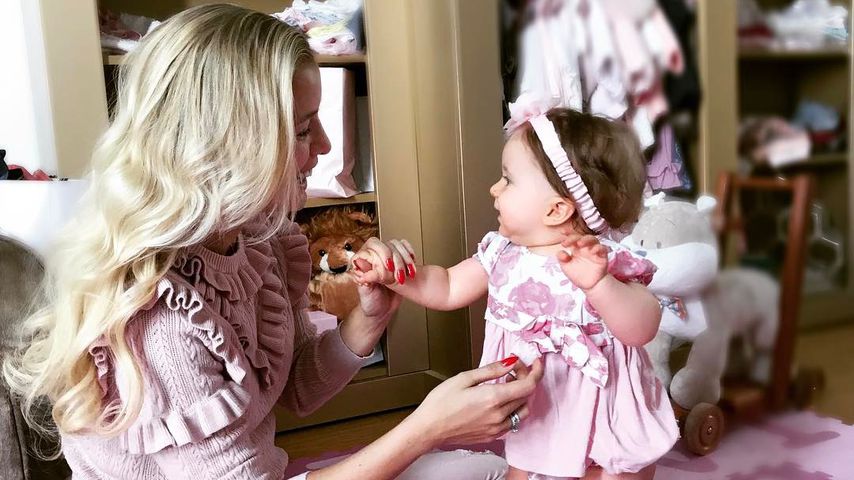 Mit 9 Monaten! Oksanas Baby Arielle trägt schon Flechtzöpfe