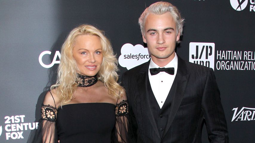 Pamela Anderson mit Sohn Brandon Thomas Lee bei Sean Penns jährlicher Haiti-Gala in Beverly Hills