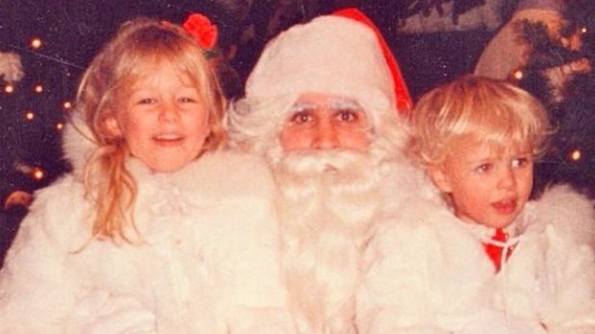 Paris und Nicky Hilton als Kinder an Weihnachten