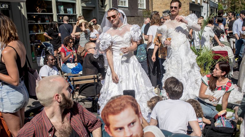 Irre Bilder: So ging die Royal Wedding in den Pubs ab!