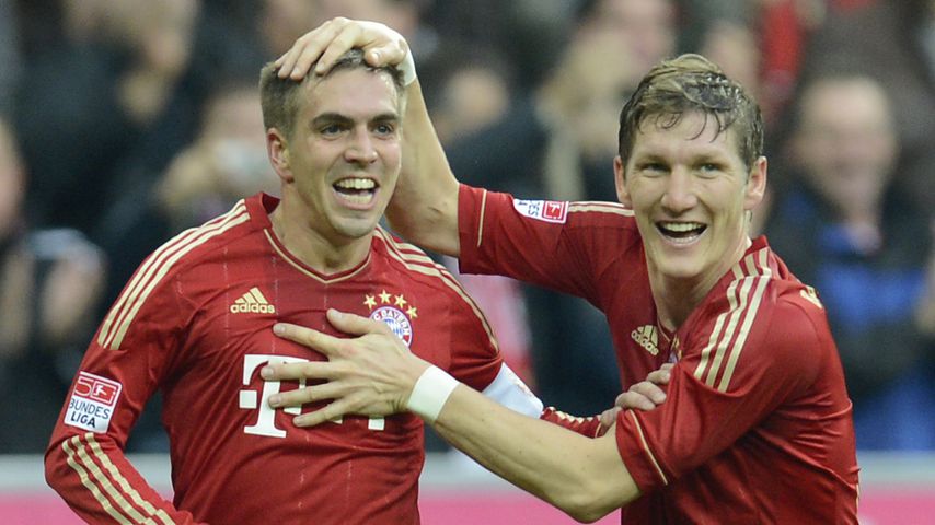 Philipp Lahm und Bastian Schweinsteiger bei einem Spiel des FC Bayern München 2012