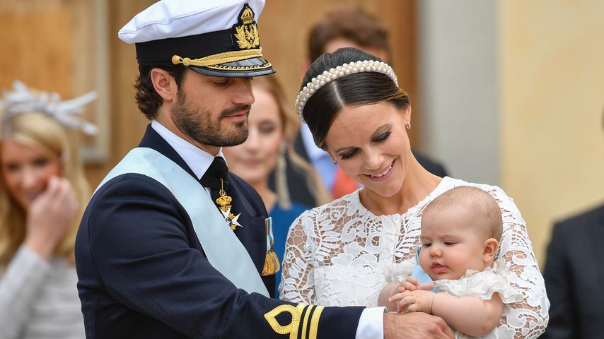 Prinz Carl Philip und Prinzessin Sofia mit Prinz Alexander an seiner Taufe