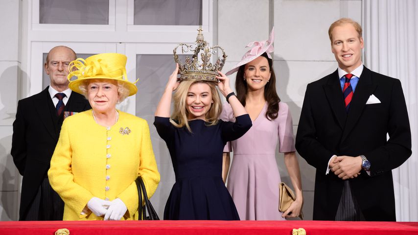 Britische Royal-Family aus Wachs mit TV-Star Georgia Toffolo, Madame Tussauds London