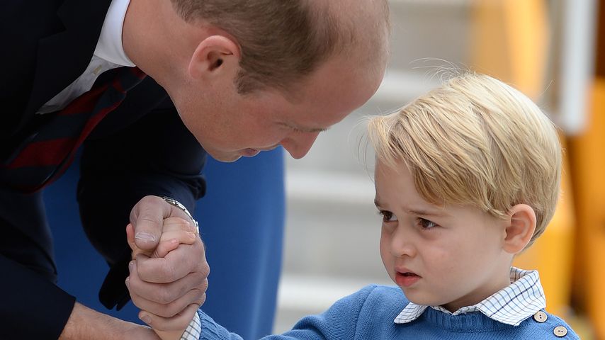 Prinz William und sein Sohn Prinz George am Flughafen in Kanada