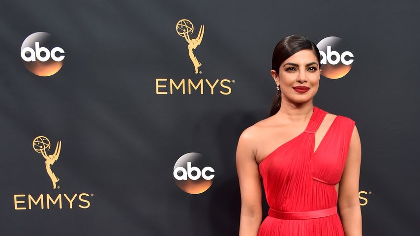 Priyanka Chopra auf dem roten Teppich der Emmys 2016