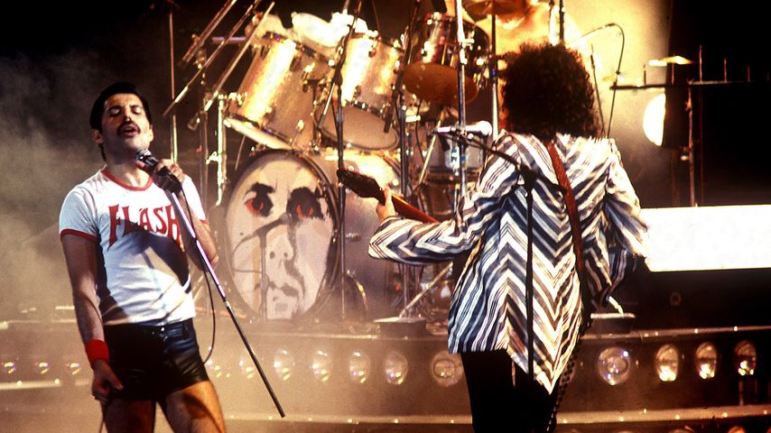 Freddie Mercury bei einem Konzert mit seiner Band Queen