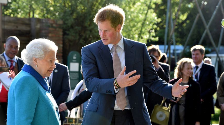 Queen Elizabeth II. und Prinz Harry in London