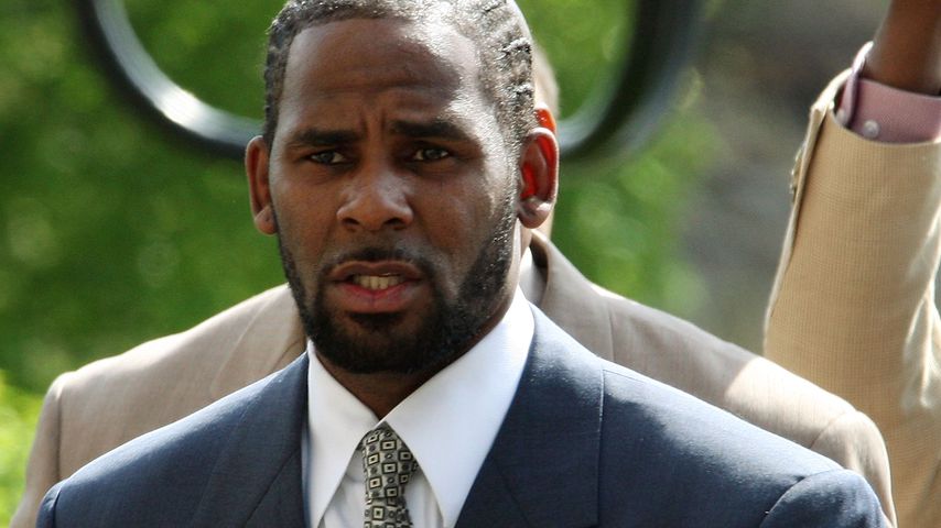 R. Kelly 2009 in Chicago bei Prozessbeginn wegen Kinderpornografie