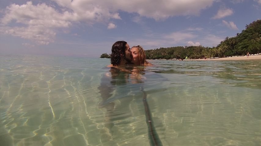 Rebecca Kratz und Julio im Meer