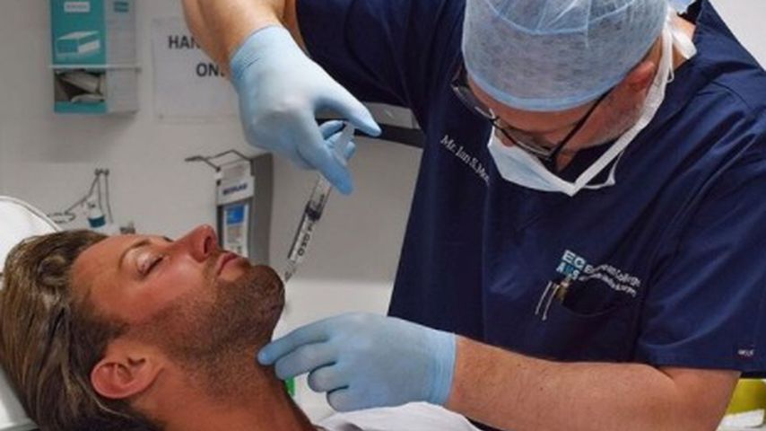 Ricci Guarnaccio während seiner Beauty-OP