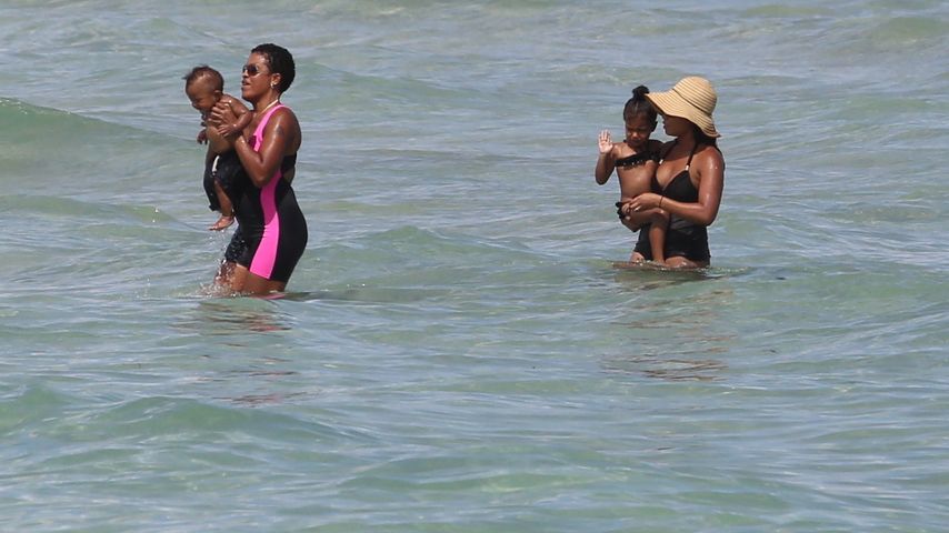 Saint West und North West mit ihren Nannys in Miami Beach