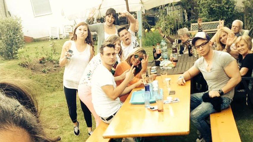 Sarah Lombardi mit Mama Sonja und Pascal bei einem Gartenfamilienfest 2014