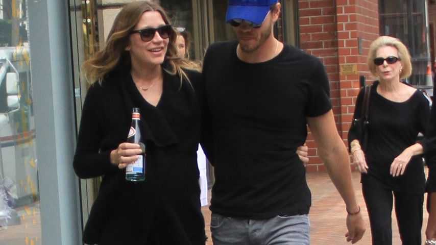 Schwangere Sarah Roemer und Chad Michael Murray 2015